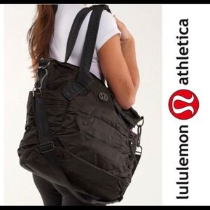**SOLD** LULULEMON Triumphant Duffle/Gym Bag ✨